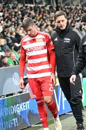 GER, 1. FBL, SV Werder Bremen vs Union Berlin 24.10.2025, Weserstadion, Bremen, GER, 1. FBL, SV Werder Bremen vs Union Berlin im Bild Andrej Ilic (1.FC Union Berlin 23) Verletzung verletzt Schmerzen Auswechslung
