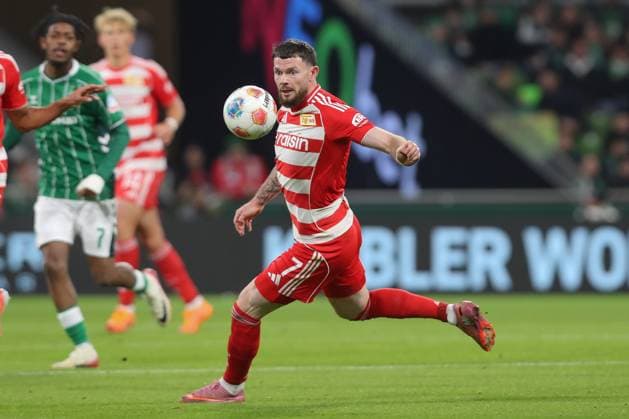 24.10.2025, xtgx, Fussball - 1.Bundesliga SV Werder Bremen - 1.FC Union Berlin v.l. Oliver Burke (Union Berlin, 7) am Ball, plays the ball (DFL DFB REGULATIONS PROHIBIT ANY USE OF PHOTOGRAPHS as IMAGE SEQUENCES and or QUASI-VIDEO) Bremen