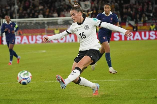 DFB Frauen Nationalmannschaft, Women national team, Nationalteam women s Nations League , Halbfinals, Deutschland-Frankreich , 24.10.2025, Merkur Spiel arena Düsseldorf Selina Cerci, Deutschland, Aktion, Einzelbild,