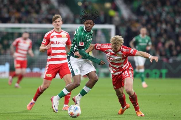 24.10.2025, xtgx, Fussball - 1.Bundesliga SV Werder Bremen - 1.FC Union Berlin v.l. Samuel Mbangula (Bremen, 7), Leopold Querfeld (Union Berlin, 14) Zweikampf, Duell, Kampf, tackle (DFL DFB REGULATIONS PROHIBIT ANY USE OF PHOTOGRAPHS as IMAGE SEQUENCES and or QUASI-VIDEO) Bremen