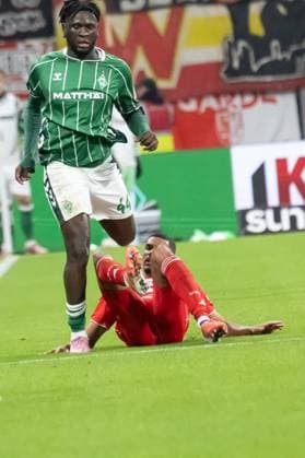 GER, 1. FBL, SV Werder Bremen vs Union Berlin 24.10.2025, Weserstadion, Bremen, GER, 1. FBL, SV Werder Bremen vs Union Berlin im Bild Victor Boniface (Werder Bremen 44); im Zweikampf gegen Danilho Doekhi (1.FC Union Berlin 05)