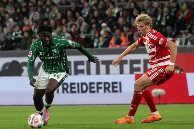GER, 1. FBL, SV Werder Bremen vs Union Berlin 24.10.2025, Weserstadion, Bremen, GER, 1. FBL, SV Werder Bremen vs Union Berlin im Bild Victor Boniface (Werder Bremen 44); Leopold Querfeld (1.FC Union Berlin 14)