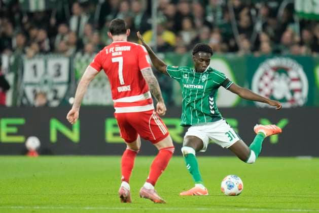 Oliver Burke (1.FC Union Berlin) und Karim Coulibaly (SV Werder Bremen) im Zweikampf waehrend des spiels der Bundesliga zwischen SV Werder Bremen und 1. FC Union Berlin, Weserstadion am 24. October 2025 in Bremen, Deutschland. (Foto von Alex Gottschalk DeFodi Images) +++ Oliver Burke (1.FC Union Berlin) und Karim Coulibaly (SV Werder Bremen) battle for the ball during the Bundesliga match between SV Werder Bremen and 1. FC Union Berlin at Weserstadion on October 24, 2025 in Bremen, Germany. (Photo by Alex Gottschalk DeFodi Images) DFL regulations prohibit any use of photographs as image sequences and or quasi-video. (Photo by Alex Gottschalk DeFodi Images) DFL regulations prohibit any use of photographs as image sequences and or quasi-video. Oliver Burke 1 FC Union Berlin and Karim Coulibaly SV Werder Bremen in a duel during the Bundesliga match between SV Werder Bremen and 1 FC Union Berlin, Weserstadion on October 24, 2025 in Bremen, Germany Photo by Alex Gottschalk DeFodi Images Oliver Burke 1 FC Union Berlin and Karim Coulibaly SV Werder Bremen battle for the ball during the Bundesliga match between SV Werder Bremen and 1 FC Union Berlin at Weserstadion on October 24, 2025 in Bremen, Germany Photo by Alex Gottschalk DeFodi Images DFL regulations prohibit any use of photographs as image sequences and or quasi video Photo by Alex Gottschalk DeFodi Images DFL regulations prohibit any use of photographs as image sequences and or quasi video