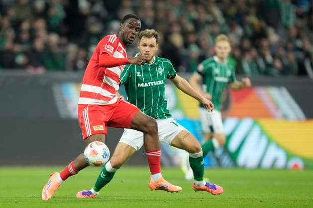 Ilyas Ansah (1.FC Union Berlin) und Senne Lynen (SV Werder Bremen) im Zweikampf waehrend des spiels der Bundesliga zwischen SV Werder Bremen und 1. FC Union Berlin, Weserstadion am 24. October 2025 in Bremen, Deutschland. (Foto von Alex Gottschalk DeFodi Images) +++ Ilyas Ansah (1.FC Union Berlin) und Senne Lynen (SV Werder Bremen) battle for the ball during the Bundesliga match between SV Werder Bremen and 1. FC Union Berlin at Weserstadion on October 24, 2025 in Bremen, Germany. (Photo by Alex Gottschalk DeFodi Images) DFL regulations prohibit any use of photographs as image sequences and or quasi-video. (Photo by Alex Gottschalk DeFodi Images) DFL regulations prohibit any use of photographs as image sequences and or quasi-video. Ilyas Ansah 1 FC Union Berlin und Senne Lynen SV Werder Bremen im Zweikampf waehrend des spiels der Bundesliga zwischen SV Werder Bremen und 1 FC Union Berlin, Weserstadion am 24 October 2025 in Bremen, Germany Photo by Alex Gottschalk DeFodi Images Ilyas Ansah 1 FC Union Berlin und Senne Lynen SV Werder Bremen battle for the ball during the Bundesliga match between SV Werder Bremen and 1 FC Union Berlin at Weserstadion on October 24, 2025 in Bremen, Germany Photo by Alex Gottschalk DeFodi Images DFL regulations prohibit any use of photographs as image sequences and or quasi video Photo by Alex Gottschalk DeFodi Images DFL regulations prohibit any use of photographs as image sequences and or quasi video