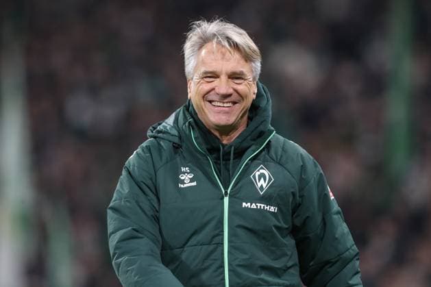 24.10.2025, xtgx, Fussball - 1.Bundesliga SV Werder Bremen - 1.FC Union Berlin v.l. Horst Steffen (Bremen, Trainer) lacht, laechelt, positiv, zufrieden (DFL DFB REGULATIONS PROHIBIT ANY USE OF PHOTOGRAPHS as IMAGE SEQUENCES and or QUASI-VIDEO) Bremen