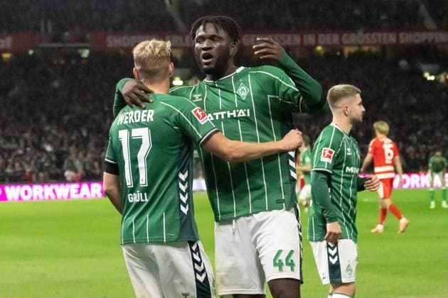 GER, 1. FBL, SV Werder Bremen vs Union Berlin 24.10.2025, Weserstadion, Bremen, GER, 1. FBL, SV Werder Bremen vs Union Berlin im Bild Marco Gruell Grüll (Werder Bremen 17); zum1:0 und Eberl mit der Mannschaft Romano Schmid (Werder Bremen 20); Victor Boniface (Werder Bremen 44);