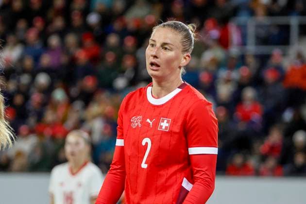 Julia Stierli (Schweiz, 02) , Schweiz, Frauen Fussball, Freundschaftsspiel, Schweiz vs. Kanada, 24.10.2025, Swissporarena, Luzern, Schweiz Luzern Swissporarena Kanton Luzern Schweiz Copyright: xGrantxHubbsx