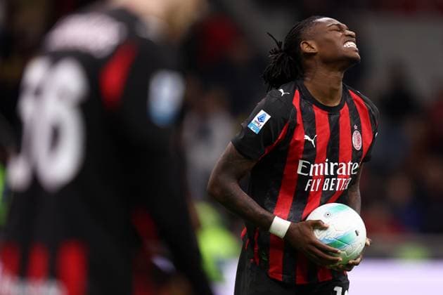 Ac Milan - Pisa SC Rafael Leao of Ac Milan looks dejected during the Serie A match beetween Ac Milan and Pisa SC at Stadio Giuseppe Meazza on October 24 2025 in Milano, Italy . Milano Stadio Giuseppe Meazza Italy Copyright: xMarcoxCanonierox