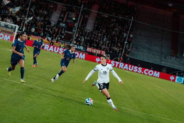24.10.25, Frauen, Fussball, UEFA Womens Nations League, Halbfinale, Saison 2025, Deutschland - Frankreich Selina Cerci ( 15 - Deutschland) am Ball Düsseldorf MERKUR SPIEL-ARENA NRW Deutschland