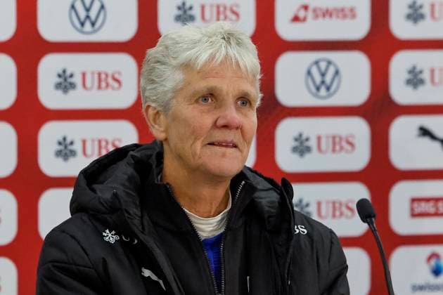 Pia Sundhage (Schweiz, Trainerin) bei der Pressekonferenz , Schweiz, Frauen Fussball, Freundschaftsspiel, Schweiz vs. Kanada, 24.10.2025, Swissporarena, Luzern, Schweiz Luzern Swissporarena Kanton Luzern Schweiz Copyright: xGrantxHubbsx