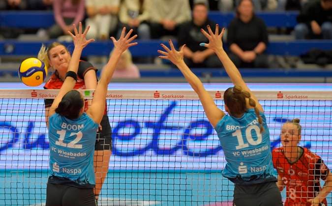24.10.2025, Dresdens Marta Levinska schmettert, Volleyball, 1. Bundesliga, Dresdner SC - VC Wiesbaden, (c) Dresden