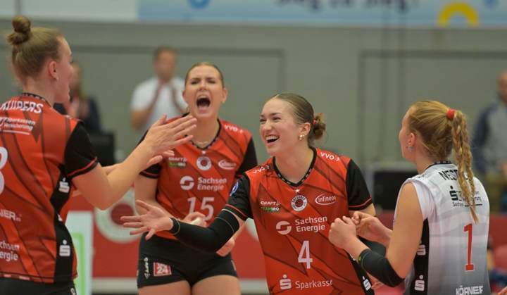 24.10.2025, Dresdner Jubel, Mitte Emma Grome, Volleyball, 1. Bundesliga, Dresdner SC - VC Wiesbaden, (c) Dresden