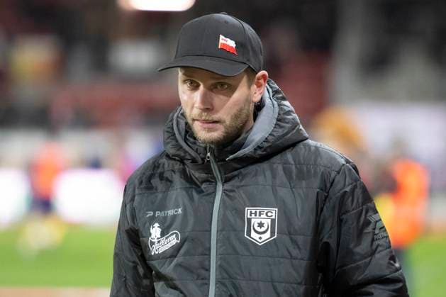 Regionalliga Nordost -Saison 25 26 Hallescher FC vs. 1.FC Lok Leipzig Halle, Deutschland 24.Oktober 2025: Im Bild:Trainer Robert Schröder Schroeder (Halle) Halle Saale Leuna Chemie Stadion Sachsen-Anhalt Deutschland