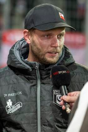 Regionalliga Nordost -Saison 25 26 Hallescher FC vs. 1.FC Lok Leipzig Halle, Deutschland 24.Oktober 2025: Im Bild:Trainer Robert Schröder Schroeder (Halle) Halle Saale Leuna Chemie Stadion Sachsen-Anhalt Deutschland