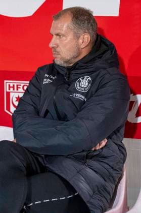 Regionalliga Nordost -Saison 25 26 Hallescher FC vs. 1.FC Lok Leipzig Halle, Deutschland 24.Oktober 2025: Im Bild:Trainer Jochen Seitz (Leipzig) Halle Saale Leuna Chemie Stadion Sachsen-Anhalt Deutschland