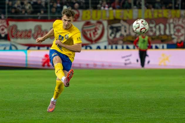 Regionalliga Nordost -Saison 25 26 Hallescher FC vs. 1.FC Lok Leipzig Halle, Deutschland 24.Oktober 2025: Im Bild:Jonas Arcalean (Leipzig) Halle Saale Leuna Chemie Stadion Sachsen-Anhalt Deutschland