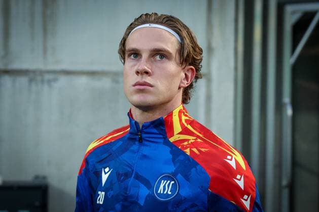 David Herold 20 (Karlsruher SC), SpVgg Greuther Fuerth vs. Karlsruher SC, Fussball, Maenner, DFL, 2. Bundesliga, Saison 2025 2026, Sportpark Ronhof Thomas Sommer, 10. Spieltag, 24.10.2025 Fuerth Bayern Deutschland