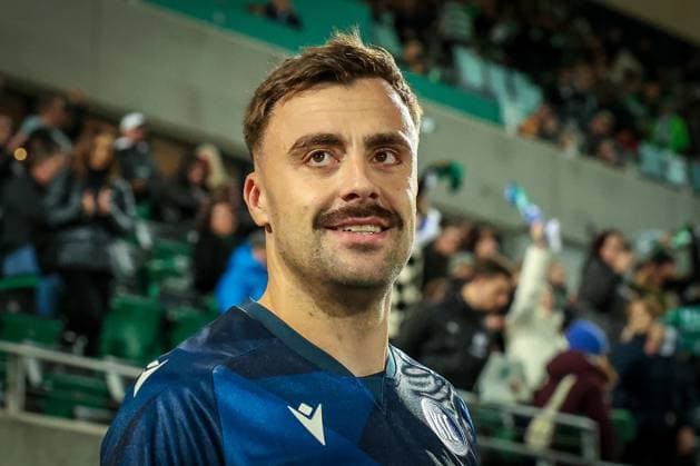 Philipp Foerster 11 (Karlsruher SC), SpVgg Greuther Fuerth vs. Karlsruher SC, Fussball, Maenner, DFL, 2. Bundesliga, Saison 2025 2026, Sportpark Ronhof Thomas Sommer, 10. Spieltag, 24.10.2025 Fuerth Bayern Deutschland