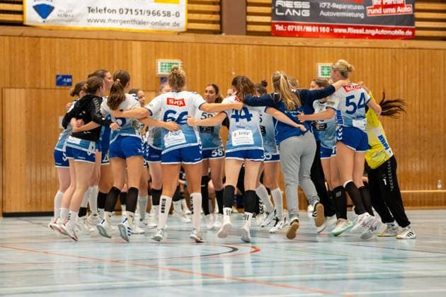 Handball I Frauen I Saison 2025-2026 I Oberliga I 4. Spieltag I SV Hohenacker-Neustadt - SV Salamander Kornwestheim I 24.10.2025 Kornwestheim feiert den Sieg Waiblingen Sporthalle Neustadt Baden-Württemberg Deutschland Copyright: xLobeca MaxxPetershansx