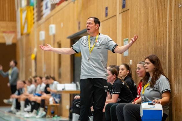 Handball I Frauen I Saison 2025-2026 I Oberliga I 4. Spieltag I SV Hohenacker-Neustadt - SV Salamander Kornwestheim I 24.10.2025 Trainer Ralf Volz (SV Hohenacker-Neustadt) Waiblingen Sporthalle Neustadt Baden-Württemberg Deutschland Copyright: xLobeca MaxxPetershansx