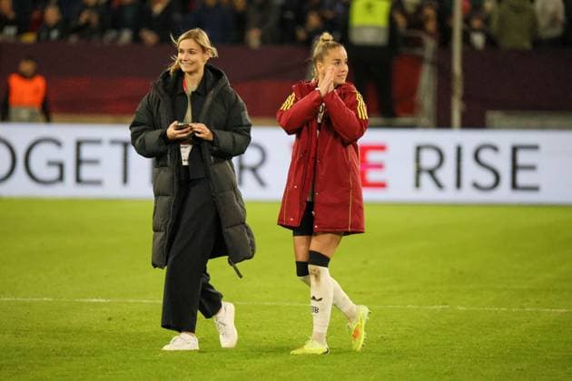 Düsseldorf, Deutschland 24. Oktober 2025: UEFA Nations League Women - 2025 2026 - Deutschland vs. Frankreich Im Bild: v.li. die Zweite Giulia Gwinn (Deutschland) beim Abschlussjubel Merkur-Spiel-Arena Nordrhein Westfalen Copyright: xFotostandx xFantinix