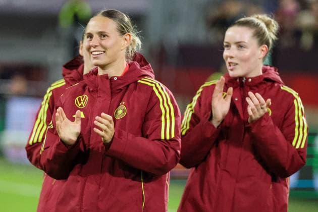 Düsseldorf, Deutschland 24. Oktober 2025: UEFA Nations League Women - 2025 2026 - Deutschland vs. Frankreich Im Bild: Klara Bühl Buehl (Deutschland) beim Abschlussjubel Merkur-Spiel-Arena Nordrhein Westfalen Copyright: xFotostandx xFantinix