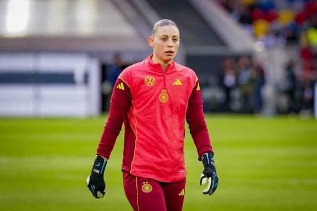 Fussball UEFA Womens Nations League 2024 25, Halbfinale - Deutschland vs Frankreich - Merkur Spiel-Arena (Düsseldorf): Rafaela Borggräfe (Deutschland, 21) Düsseldorf Nordrhein-Westfalen Deutschland Copyright: xJOERANxSTEINSIEKx