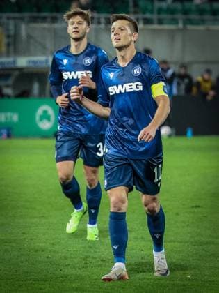 Marvin Wanitzek 10 (Karlsruher SC) jubelt ueber das 1:4, SpVgg Greuther Fuerth vs. Karlsruher SC, Fussball, Maenner, DFL, 2. Bundesliga, Saison 2025 2026, Sportpark Ronhof Thomas Sommer, 10. Spieltag, 24.10.2025 Fuerth Bayern Deutschland