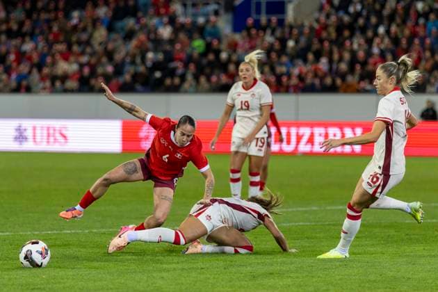 24 10 2025, Lucerne, swissporarena, Friendly: Switzerland - Canada, Geraldine Reuteler ( 6 Switzerland Women s national team, Nationalteam in action Lucerne swissporarena Lucerne Switzerland Copyright: xJustPictures.ch PascalxKesselmarkx jp-en-PaKe-2025-10-24-Lucerne-FrozenInMotion-0079