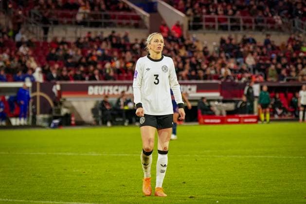 Fussball UEFA Womens Nations League 2024 25, Halbfinale - Deutschland vs Frankreich - Merkur Spiel-Arena (Düsseldorf): Kathrin Hendrich (Deutschland, 3) Düsseldorf Nordrhein-Westfalen Deutschland Copyright: xJOERANxSTEINSIEKx
