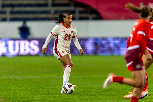 24 10 2025, Lucerne, swissporarena, Friendly: Switzerland - Canada, Marie-Yasmine Alidou ( 26 Canada Women s national team, Nationalteam controls the ball Lucerne swissporarena Lucerne Switzerland Copyright: xJustPictures.ch PascalxKesselmarkx jp-en-PaKe-2025-10-24-Lucerne-FrozenInMotion-0102