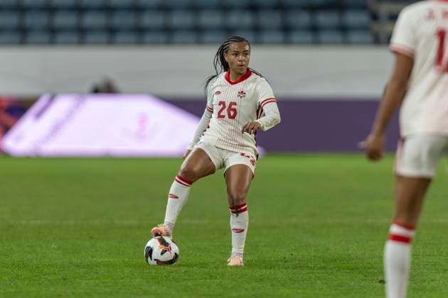 24 10 2025, Lucerne, swissporarena, Friendly: Switzerland - Canada, Marie-Yasmine Alidou ( 26 Canada Women s national team, Nationalteam controls the ball Lucerne swissporarena Lucerne Switzerland Copyright: xJustPictures.ch PascalxKesselmarkx jp-en-PaKe-2025-10-24-Lucerne-FrozenInMotion-0110