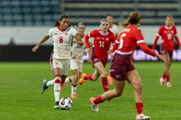 24 10 2025, Lucerne, swissporarena, Friendly: Switzerland - Canada, Jayde Riviere ( 8 Canada Women s national team, Nationalteam controls the ball Lucerne swissporarena Lucerne Switzerland Copyright: xJustPictures.ch PascalxKesselmarkx jp-en-PaKe-2025-10-24-Lucerne-FrozenInMotion-0141