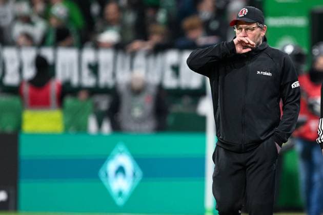 1. Bundesliga: SV Werder Bremen - Union Berlin am 24.10.2025 im Weserstadion in Bremen Trainer Steffen Baumgart (Berlin) unzufrieden, enttäuscht, enttaeuscht, niedergeschlagen.