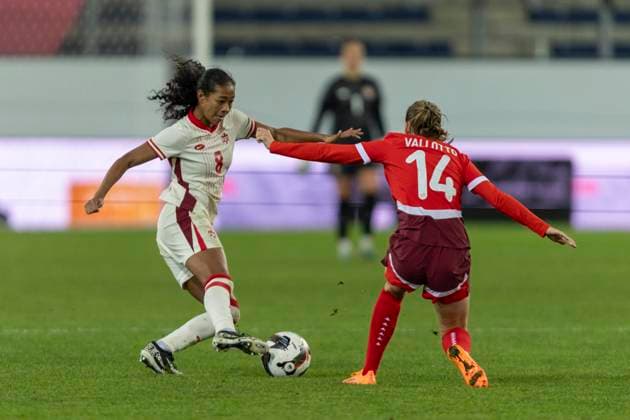 24 10 2025, Lucerne, swissporarena, Friendly: Switzerland - Canada, Jayde Riviere ( 8 Canada Women s national team, Nationalteam controls the ball Lucerne swissporarena Lucerne Switzerland Copyright: xJustPictures.ch PascalxKesselmarkx jp-en-PaKe-2025-10-24-Lucerne-FrozenInMotion-0167