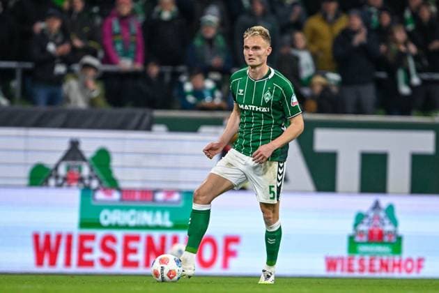 1. Bundesliga: SV Werder Bremen - Union Berlin am 24.10.2025 im Weserstadion in Bremen Amos Pieper (Bremen) am Ball.