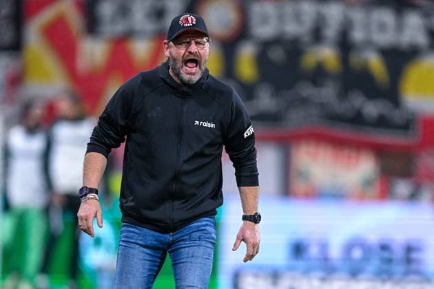 1. Bundesliga: SV Werder Bremen - Union Berlin am 24.10.2025 im Weserstadion in Bremen Trainer Steffen Baumgart (Berlin) unzufrieden, enttäuscht, enttaeuscht, niedergeschlagen. *** 1 Bundesliga SV Werder Bremen Union Berlin on 24 10 2025 at Weserstadion in Bremen Coach Steffen Baumgart Berlin dissatisfied, disappointed, disappointed, dejected MT