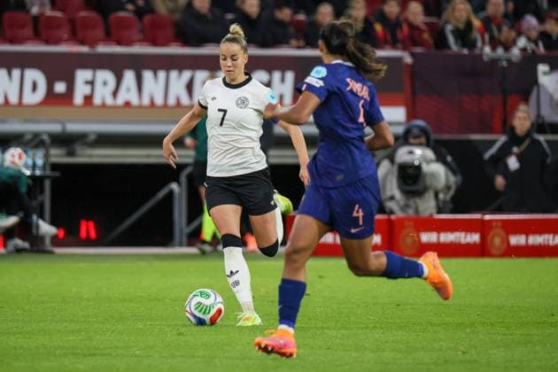 Düsseldorf, Deutschland 24. Oktober 2025: UEFA Nations League Women - 2025 2026 - Deutschland vs. Frankreich Im Bild: Giulia Gwinn (Deutschland) Merkur-Spiel-Arena Nordrhein Westfalen Copyright: xFotostandx xFantinix