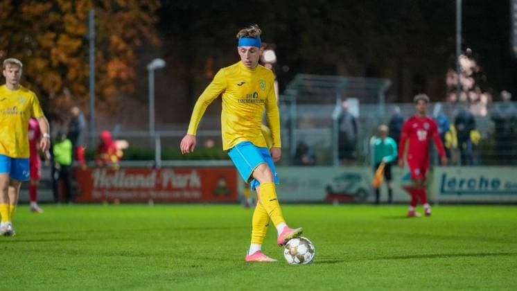 Fußball, Herren, Saison 2025 2026, Regionalliga Nordost, 13. Spieltag, FSV 63 Luckenwalde vs. SV Babelsberg 03, Freitag 24.10.2025, Werner-Seelenbinder-Stadion Luckenwalde, Im Bild: Tim Schleinitz (Luckenwalde) Brandenburg Deutschland