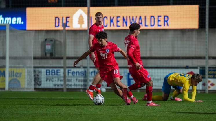 Fußball, Herren, Saison 2025 2026, Regionalliga Nordost, 13. Spieltag, FSV 63 Luckenwalde vs. SV Babelsberg 03, Freitag 24.10.2025, Werner-Seelenbinder-Stadion Luckenwalde, Im Bild: Maurice Covic (Babelsberg) Brandenburg Deutschland