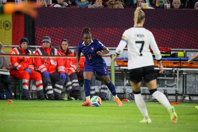 Düsseldorf, Deutschland 24. Oktober 2025: UEFA Nations League Women - 2025 2026 - Deutschland vs. Frankreich Im Bild: Sandy Baltimore (Frankreich) Merkur-Spiel-Arena Nordrhein Westfalen Copyright: xFotostandx xFantinix