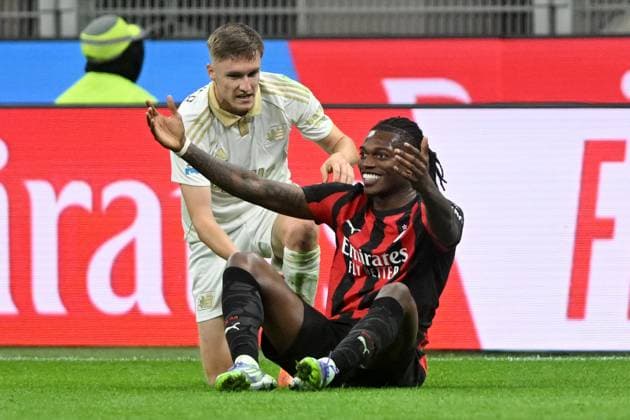 RAFAEL LEAO, Milan, MICHEL AEBISCHER, Pisa, Serie A 2025-26, Milan-Pisa 2-2, azione, action, contrasto, gesti SERIE A 2025-26 MILAN-PISA 2-2