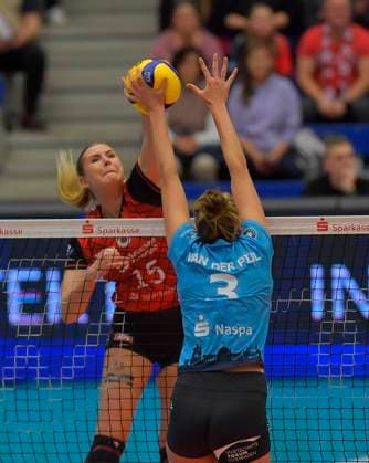 24.10.2025, Dresdens Marta Levinska und Pleun van der Pijl, Volleyball, 1. Bundesliga, Dresdner SC - VC Wiesbaden, (c) Dresden