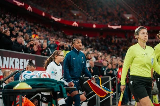 24.10.25, Frauen, Fussball, UEFA Womens Nations League, Halbfinale, Saison 2025, Deutschland - Frankreich Grace Geyoro ( 8 - Frankreich) Einlaufen ins Stadion Düsseldorf MERKUR SPIEL-ARENA NRW Deutschland