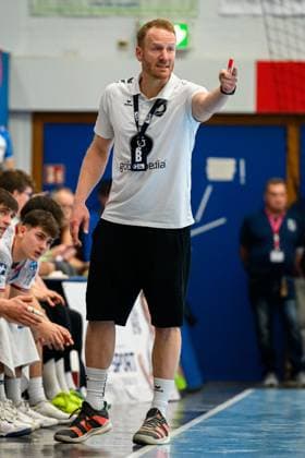 Huettenberg: HBL - 25 26 - TV Huettenberg - SG BBM Bietigheim Trainer Stefan Kneer (Huettenberg) Huettenberg Sportzentrum Deutschland