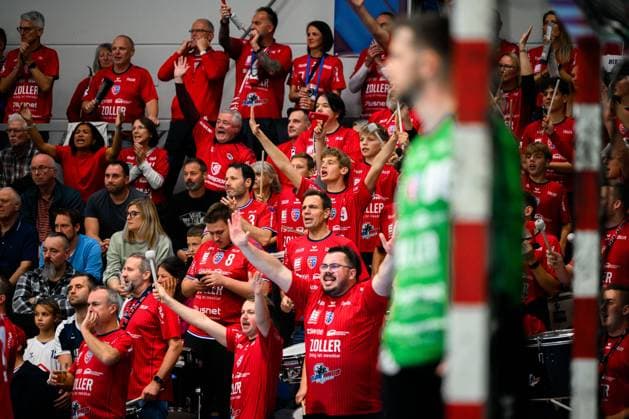 Huettenberg: HBL - 25 26 - TV Huettenberg - SG BBM Bietigheim Fankurve Fans Fanblock Zuschauer Bietigheim Huettenberg Sportzentrum Deutschland
