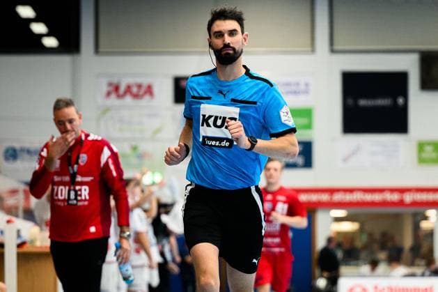Huettenberg: HBL - 25 26 - TV Huettenberg - SG BBM Bietigheim Schiedsrichter Fabian Riedel Huettenberg Sportzentrum Deutschland