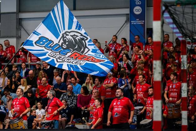 Huettenberg: HBL - 25 26 - TV Huettenberg - SG BBM Bietigheim Fankurve Fans Fanblock Zuschauer Bietigheim Huettenberg Sportzentrum Deutschland