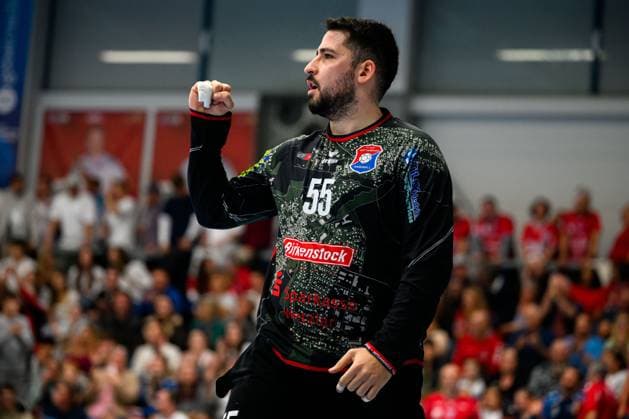 Huettenberg: HBL - 25 26 - TV Huettenberg - SG BBM Bietigheim Torhueter Yahav Shamir (Huettenberg) Jubel Freude Emotion Huettenberg Sportzentrum Deutschland