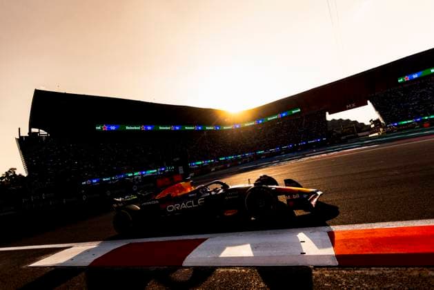Formula?1 Gran?Premio?de?la?Ciudad?de? México?2025 Alexis Perrin OVERTAKE MAXPPP - Mexico?City 25 10 2025 01 VERSTAPPEN Max (nld), Oracle Red Bull Racing, action at the Formula?1 Gran?Premio?de?la?Ciudad?de?México?2025, the 20th round of the 2025 FIA Formula?1 World Championship, WM, Weltmeisterschaft at the Autódromo?Hermanos?Rodríguez in Mexico?City, Mexico, from 23 to 26 October 2025 Mexico?City Autódromo Hermanos Rodríguez Mexico  Copyright: xOVERTAKE MAXPPPxAlexisxPerrinx OVT202510250887 OVT202510250887